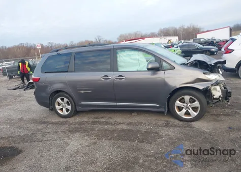 2018 Toyota Sienna Le 8 Passenger из США, поврежденный, VIN 5TDKZ3DC9JS950201